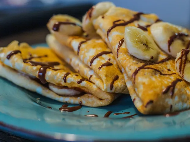 Bananen-Crêpes mit Schokolade